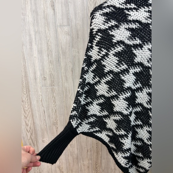 Iperico Made in Italy Wool Blend Houndstooth Poncho Sweater One Size - Picture 7 of 9